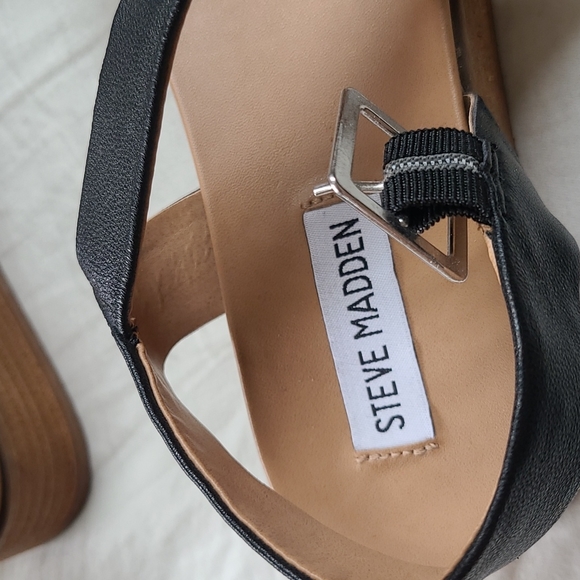 **SOLD** Steve Madden Platform Sandals - Picture 6 of 7